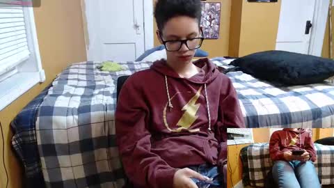 Snapshot of bright_pink_strawberry chatting on December 4, 2024, 12:19 am Strawberry online show from December 4, 2024, 12:19 am