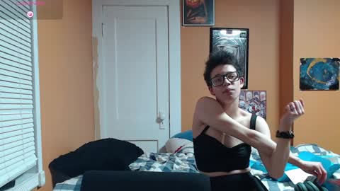 Snapshot of bright_pink_strawberry chatting on January 16, 2025, 12:55 am Strawberry online show from January 16, 2025, 12:55 am