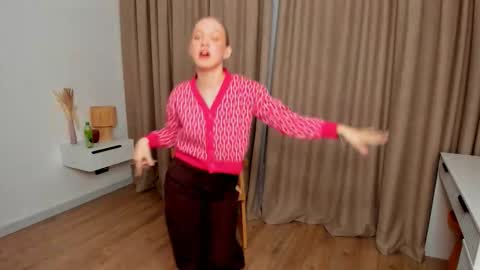 Snapshot of brigittechorlton chatting on December 16, 2025, 8:14 pm Bella online show from December 16, 2025, 8:14 pm