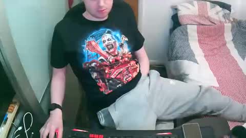 Snapshot of britishtom93 chatting on September 26, 2025, 8:57 pm British Tom online show from September 26, 2025, 8:57 pm