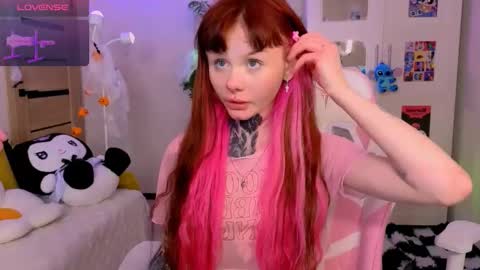 Snapshot of britney_lynch chatting on November 3, 2025, 8:54 pm Britney online show from November 3, 2025, 8:54 pm