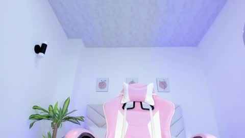 Snapshot of brittany_cute18 chatting on January 21, 2025, 2:05 pm online show from January 21, 2025, 2:05 pm