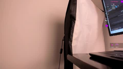 Snapshot of brittany_cute18 chatting on December 2, 2025, 11:15 am online show from December 2, 2025, 11:15 am