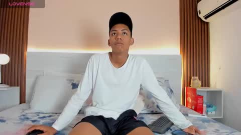 Snapshot of brunette__boy chatting on September 14, 2025, 3:38 am Luis online show from September 14, 2025, 3:38 am