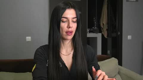 Snapshot of brunette_from_the_moon chatting on December 15, 2024, 7:10 pm Alice online show from December 15, 2024, 7:10 pm