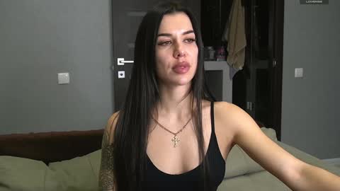 Snapshot of brunette_from_the_moon chatting on December 29, 2024, 9:30 pm Alice online show from December 29, 2024, 9:30 pm