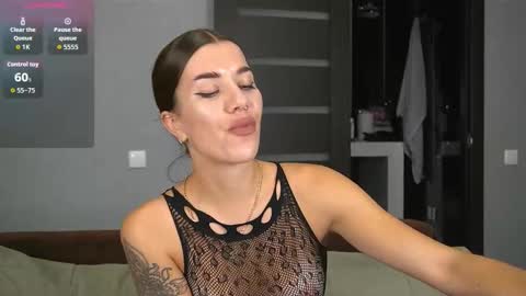 Snapshot of brunette_from_the_moon chatting on October 2, 2025, 7:43 pm Alice online show from October 2, 2025, 7:43 pm