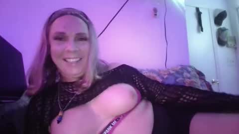 Summer  Cumins online show from December 15, 2025, 6:28 am