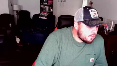 Snapshot of bruss0710 chatting on October 21, 2025, 5:24 pm 10-7 Guy online show from October 21, 2025, 5:24 pm