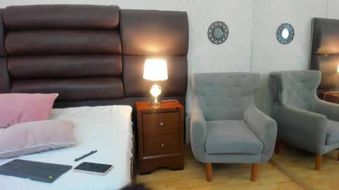 bryannamiller online show from November 23, 2025, 1:22 pm