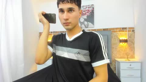 Snapshot of buddy_whitte chatting on February 17, 2025, 5:32 pm Buddy Whitte online show from February 17, 2025, 5:32 pm