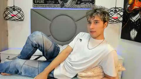 Snapshot of buddy_whitte chatting on October 27, 2025, 12:09 pm Buddy Whitte online show from October 27, 2025, 12:09 pm