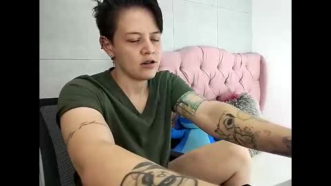 Snapshot of bug2025 chatting on October 30, 2025, 2:24 am bug2025 online show from October 30, 2025, 2:24 am