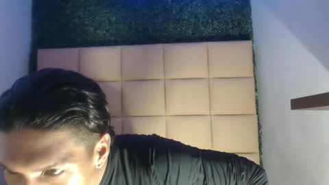 Snapshot of bull_cam chatting on September 21, 2025, 7:15 pm bull_cam online show from September 21, 2025, 7:15 pm