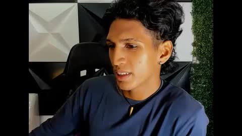 Snapshot of bull_cam chatting on September 22, 2025, 8:22 pm bull_cam online show from September 22, 2025, 8:22 pm