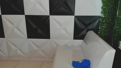 Snapshot of bull_cam chatting on October 4, 2025, 6:50 pm bull_cam online show from October 4, 2025, 6:50 pm