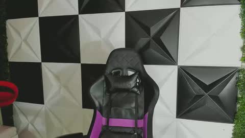 Snapshot of bull_cam chatting on October 6, 2025, 7:33 pm bull_cam online show from October 6, 2025, 7:33 pm