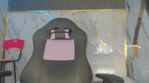 Snapshot of bull_cam chatting on October 22, 2025, 7:57 pm bull_cam online show from October 22, 2025, 7:57 pm