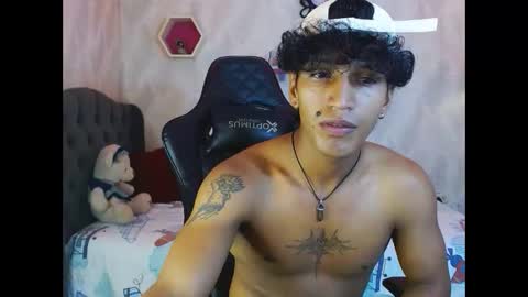 Snapshot of bull_cam chatting on October 31, 2025, 4:41 pm bull_cam online show from October 31, 2025, 4:41 pm