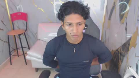 Snapshot of bull_cam chatting on November 2, 2025, 3:47 pm bull_cam online show from November 2, 2025, 3:47 pm