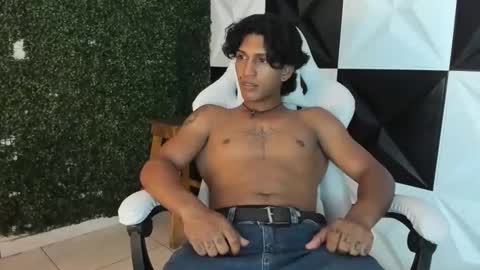 Snapshot of bull_cam chatting on November 5, 2025, 6:08 pm bull_cam online show from November 5, 2025, 6:08 pm