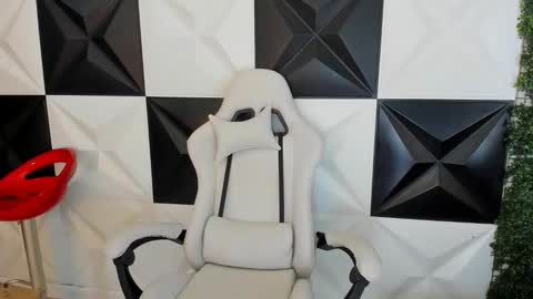 Snapshot of bull_cam chatting on November 8, 2025, 6:40 pm bull_cam online show from November 8, 2025, 6:40 pm