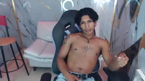 Snapshot of bull_cam chatting on November 13, 2025, 7:24 pm bull_cam online show from November 13, 2025, 7:24 pm