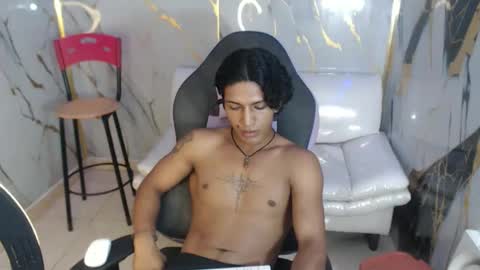 Snapshot of bull_cam chatting on November 28, 2025, 5:04 pm bull_cam online show from November 28, 2025, 5:04 pm