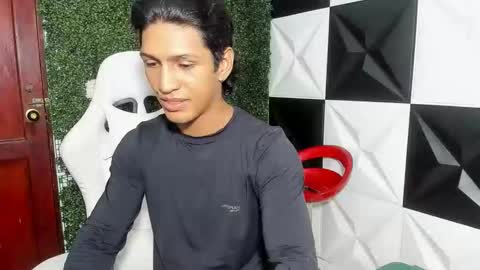 Snapshot of bull_cam chatting on December 2, 2025, 7:09 pm bull_cam online show from December 2, 2025, 7:09 pm