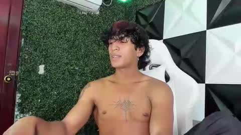 Snapshot of bull_cam chatting on December 14, 2025, 2:22 pm bull_cam online show from December 14, 2025, 2:22 pm