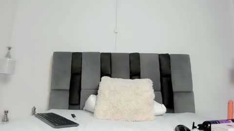 Snapshot of bunny_maxxi chatting on December 9, 2024, 3:11 pm bunny online show from December 9, 2024, 3:11 pm