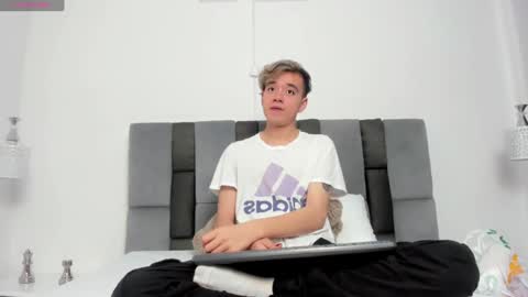 Snapshot of bunny_maxxi chatting on December 14, 2024, 7:57 pm bunny online show from December 14, 2024, 7:57 pm