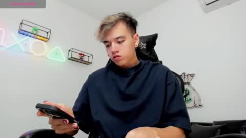 Snapshot of bunny_maxxi chatting on December 16, 2024, 12:49 pm bunny online show from December 16, 2024, 12:49 pm