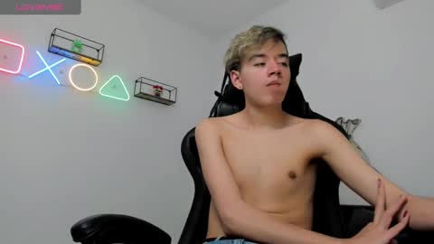 Snapshot of bunny_maxxi chatting on December 16, 2024, 4:05 pm bunny online show from December 16, 2024, 4:05 pm