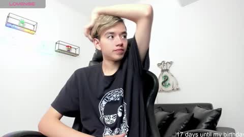 Snapshot of bunny_maxxi chatting on January 3, 2025, 12:30 pm bunny online show from January 3, 2025, 12:30 pm