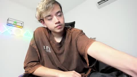 Snapshot of bunny_maxxi chatting on January 21, 2025, 3:43 pm bunny online show from January 21, 2025, 3:43 pm