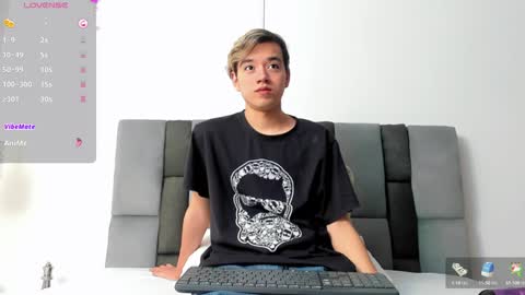 Snapshot of bunny_maxxi chatting on February 2, 2025, 12:35 pm bunny online show from February 2, 2025, 12:35 pm