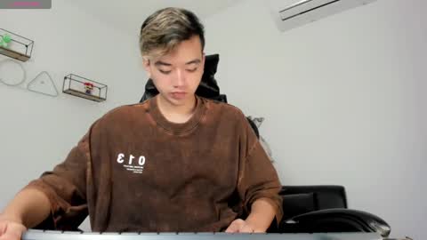 Snapshot of bunny_maxxi chatting on February 24, 2025, 12:26 pm bunny online show from February 24, 2025, 12:26 pm