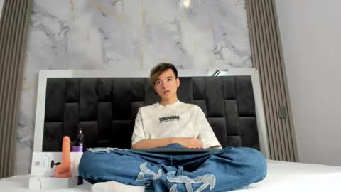 Snapshot of bunny_maxxi chatting on March 1, 2025, 2:02 pm bunny online show from March 1, 2025, 2:02 pm