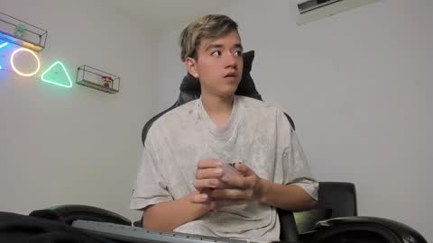 Snapshot of bunny_maxxi chatting on March 9, 2025, 12:31 pm bunny online show from March 9, 2025, 12:31 pm