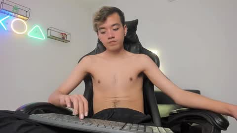 Snapshot of bunny_maxxi chatting on March 9, 2025, 3:38 pm bunny online show from March 9, 2025, 3:38 pm