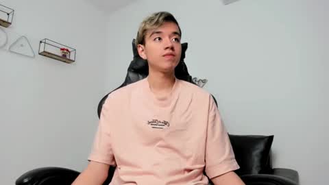 Snapshot of bunny_maxxi chatting on March 10, 2025, 12:26 pm bunny online show from March 10, 2025, 12:26 pm