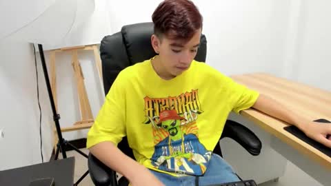 Snapshot of bunny_maxxi chatting on October 23, 2025, 12:26 pm bunny online show from October 23, 2025, 12:26 pm