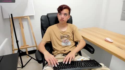 Snapshot of bunny_maxxi chatting on October 30, 2025, 1:23 pm bunny online show from October 30, 2025, 1:23 pm