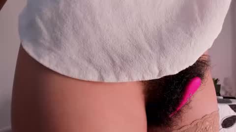 Snapshot of bush_woman chatting on February 28, 2025, 10:17 pm Larisa online show from February 28, 2025, 10:17 pm