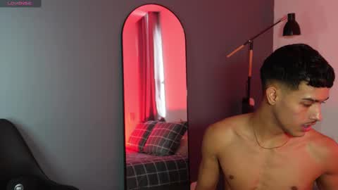 Snapshot of busterspinter chatting on November 3, 2025, 7:04 pm Buster independent model online show from November 3, 2025, 7:04 pm