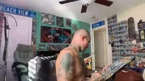 bustnutztaklenapz online show from November 5, 2025, 7:03 pm