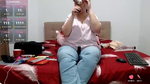 Snapshot of bustyemma chatting on October 15, 2025, 6:35 am Emma online show from October 15, 2025, 6:35 am