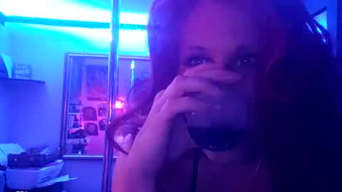 Snapshot of busybee83 chatting on February 3, 2025, 12:03 pm busybee83 online show from February 3, 2025, 12:03 pm