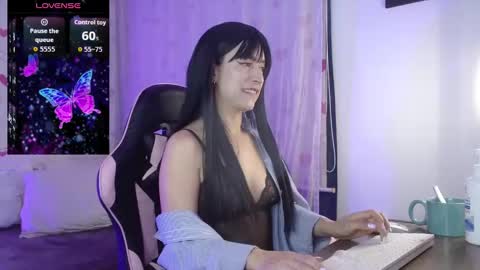 Snapshot of butterfly_xo chatting on December 2, 2025, 11:34 pm Antonella online show from December 2, 2025, 11:34 pm